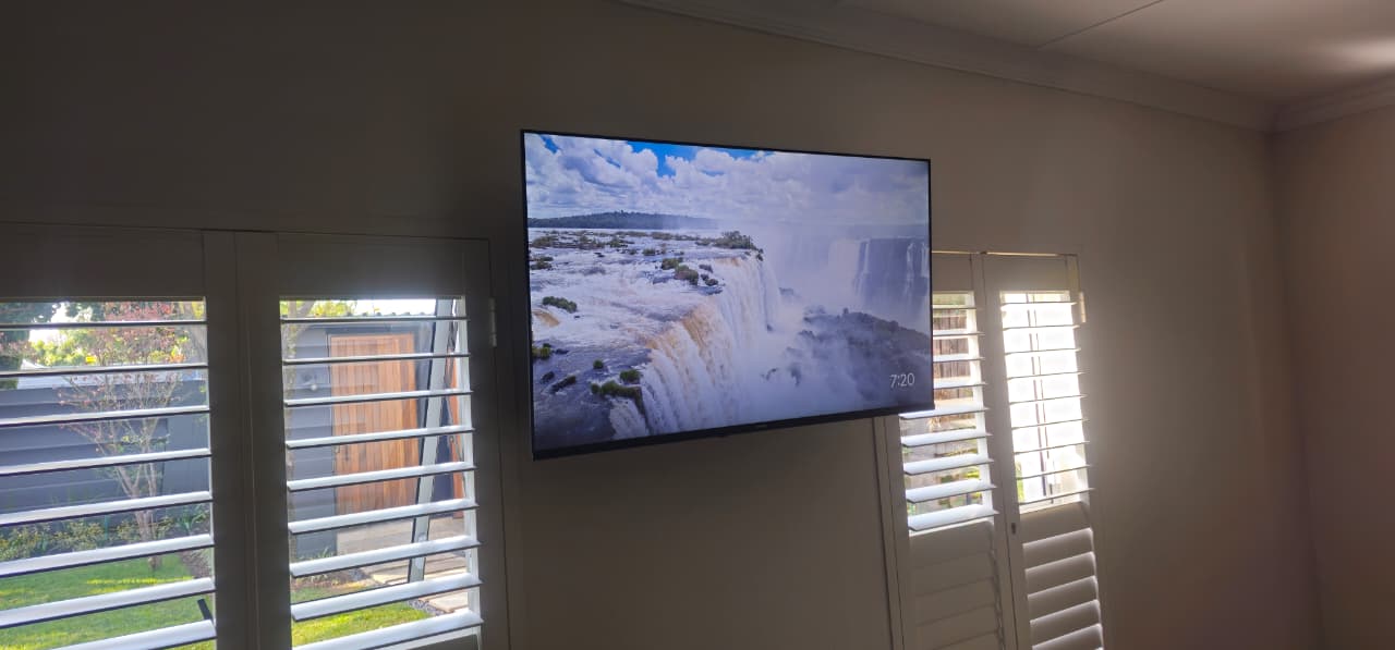 TV mounting installation – photo 8